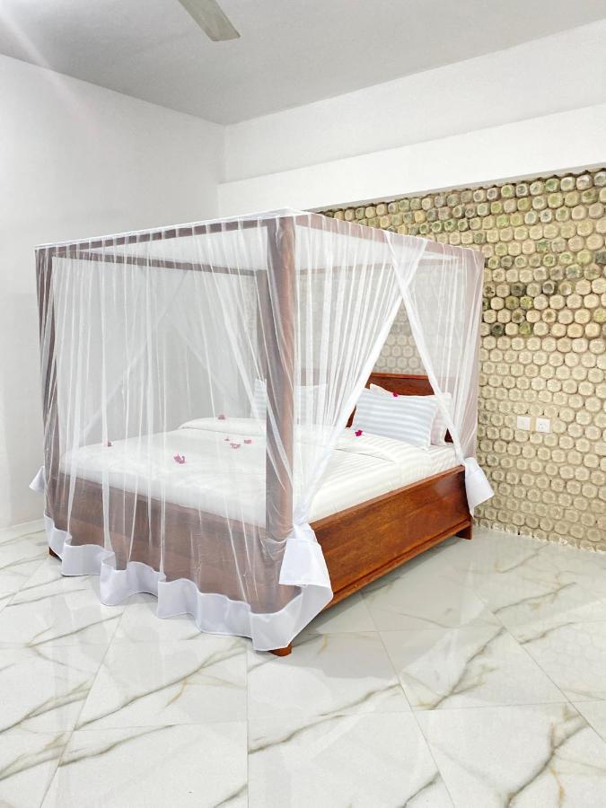 Habibis Bottle House Bed & Breakfast Nungwi Ngoại thất bức ảnh
