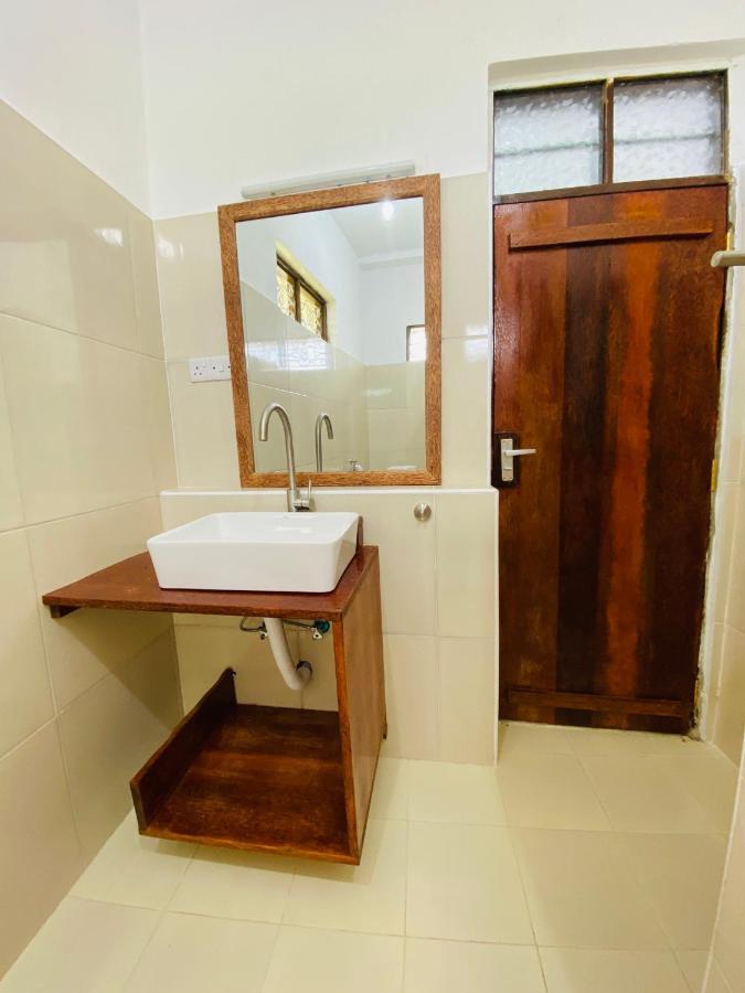 Habibis Bottle House Bed & Breakfast Nungwi Ngoại thất bức ảnh