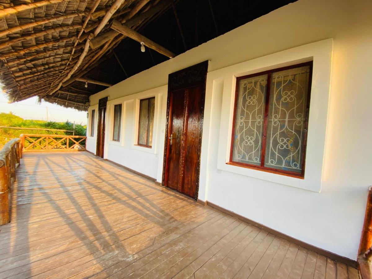 Habibis Bottle House Bed & Breakfast Nungwi Ngoại thất bức ảnh